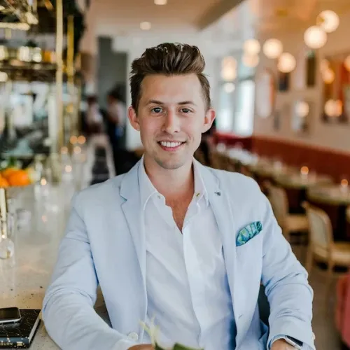 Features - Professional Profiles and Resumes - AIEnhancer